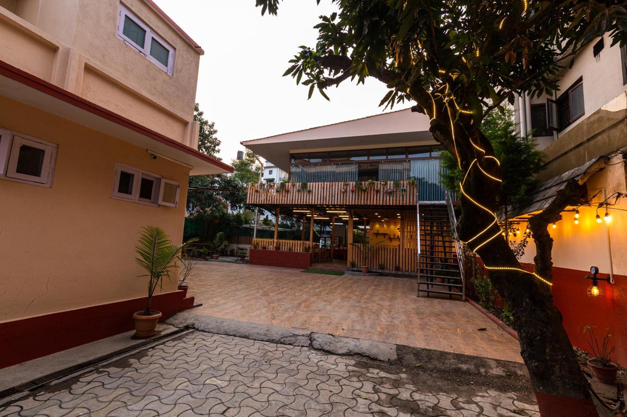 Hotel Harmony & Little Bites Bistro Jawlakhel Экстерьер фото