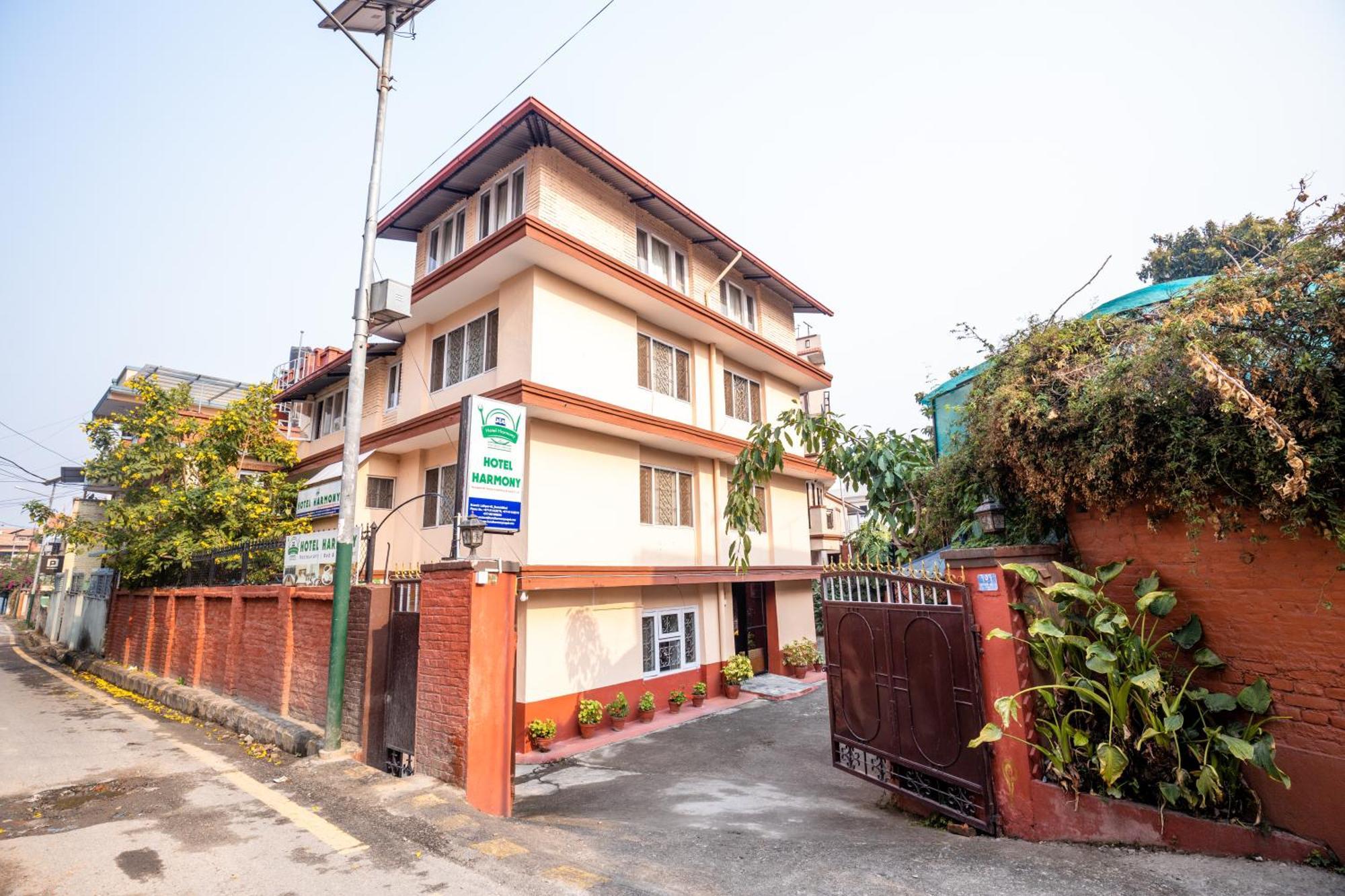 Hotel Harmony & Little Bites Bistro Jawlakhel Экстерьер фото