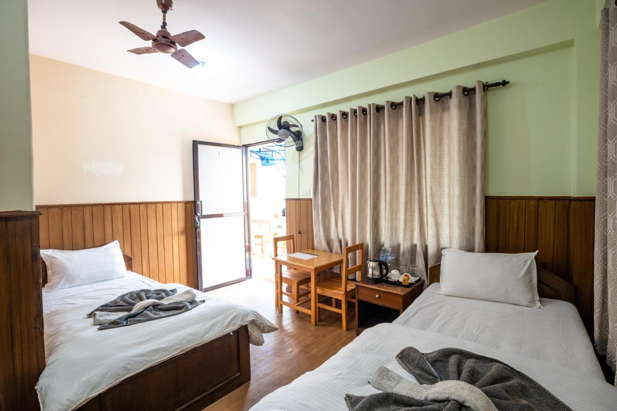 Hotel Harmony & Little Bites Bistro Jawlakhel Экстерьер фото