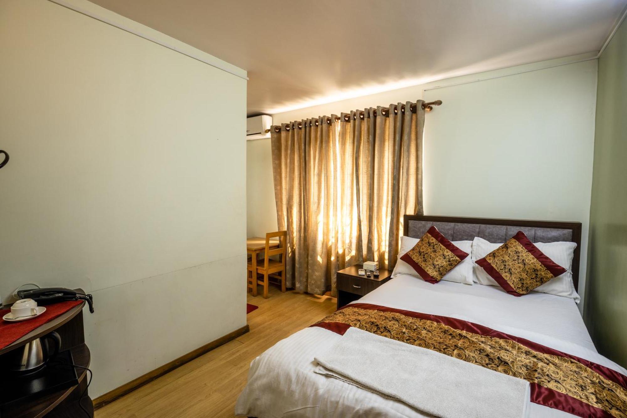 Hotel Harmony & Little Bites Bistro Jawlakhel Экстерьер фото